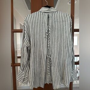 NEW 🆕 WITH TAGS! American Eagle Outfitters Striped Shirt w/ Adorable Back